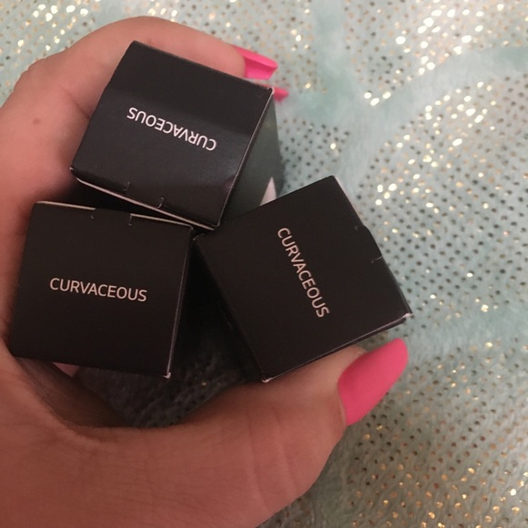 YOUNIQUE | Crush Lip Powder - Picture 5 of 5